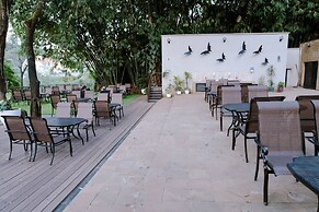 West Wood Hotel