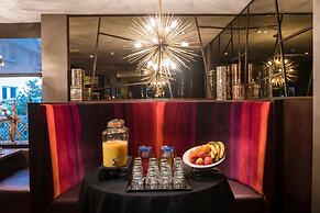 Carlton Hotel