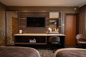 Carlton Hotel