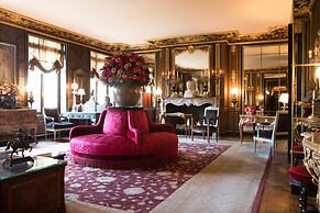 La Reserve Paris Hotel and Spa