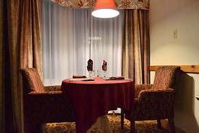 Granite Town Hotel