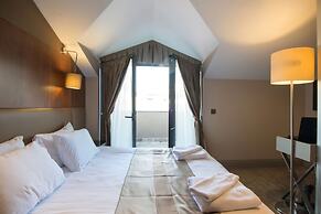 GK Regency Suites