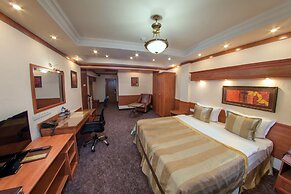 Uyut Hotel