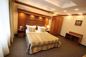Uyut Hotel