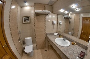 Uyut Hotel