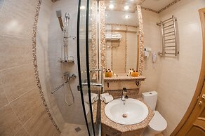 Uyut Hotel