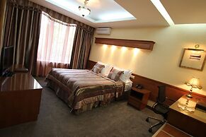 Uyut Hotel