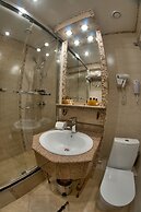 Uyut Hotel