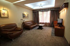 Uyut Hotel