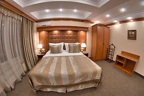 Uyut Hotel