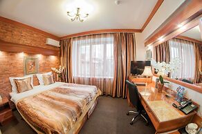 Uyut Hotel