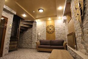 Uyut Hotel
