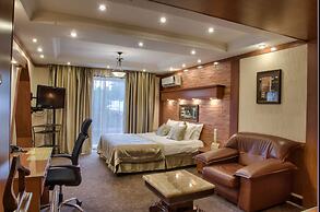 Uyut Hotel