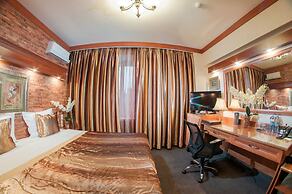 Uyut Hotel