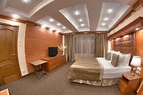Uyut Hotel