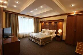 Uyut Hotel