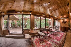 Uyut Hotel