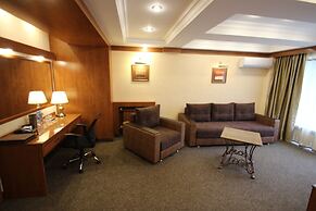 Uyut Hotel