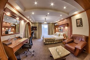 Uyut Hotel