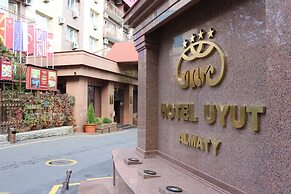 Uyut Hotel