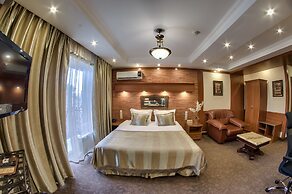 Uyut Hotel
