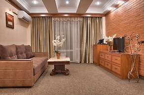 Uyut Hotel