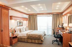 Uyut Hotel