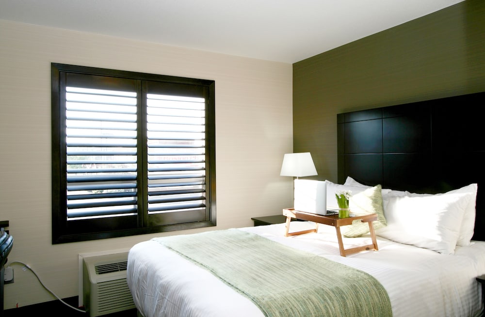 Foxwood Inn & Suites