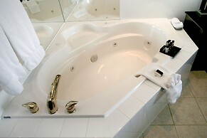 Foxwood Inn & Suites