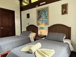 Kenaki Lodge