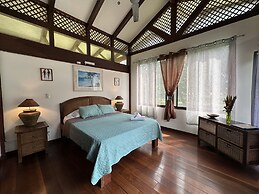 Kenaki Lodge