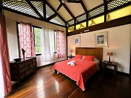 Kenaki Lodge