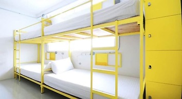 Jellybean Ezy Hostel Sathorn
