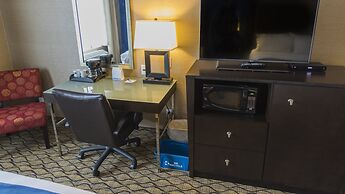 Holiday Inn Express & Suites Thunder Bay by IHG