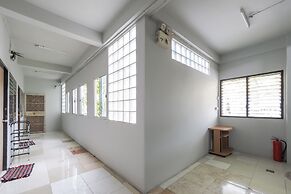 OYO 471 Sunshine Apartment