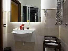 Lh Royal Suites