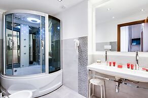 Lh Royal Suites
