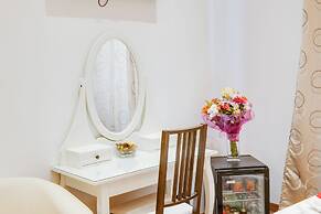 Lh Royal Suites