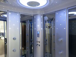 Lh Royal Suites