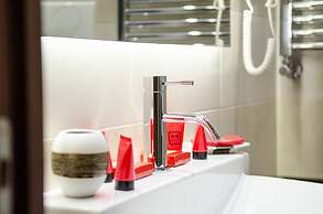 Lh Royal Suites