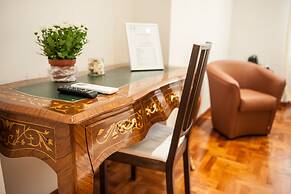 Lh Royal Suites