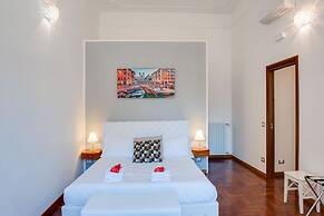 Lh Royal Suites