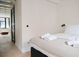 Hotel IX