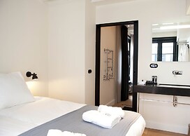 Hotel IX