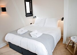 Hotel IX