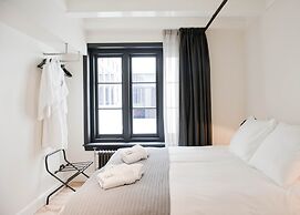 Hotel IX