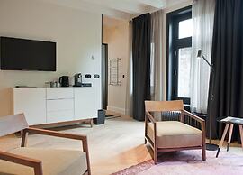 Hotel IX