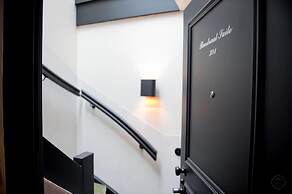 Hotel IX