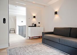 Hotel IX