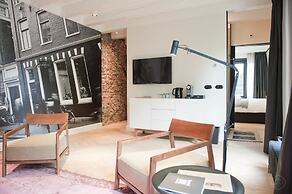 Hotel IX